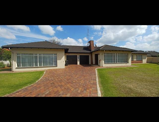 5 BEDROOM FREEHOLD FOR SALE IN DAL FOUCHE